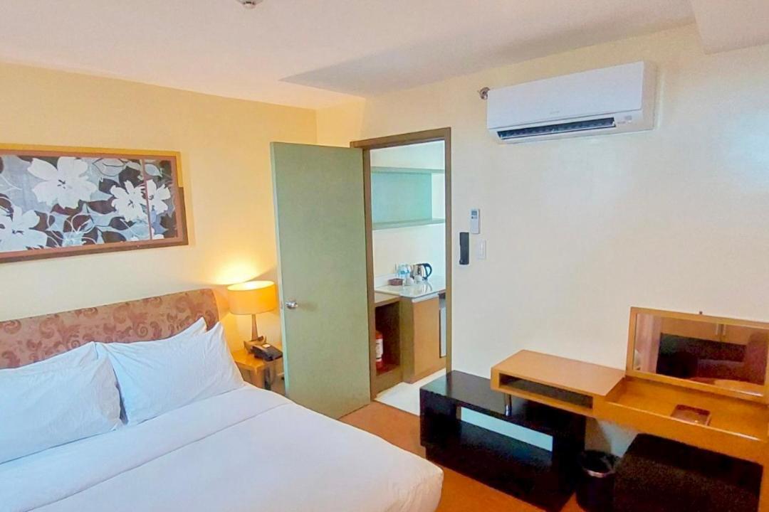 One Tagaytay Place Hotel Suites Official Account Tagaytay City Екстер'єр фото
