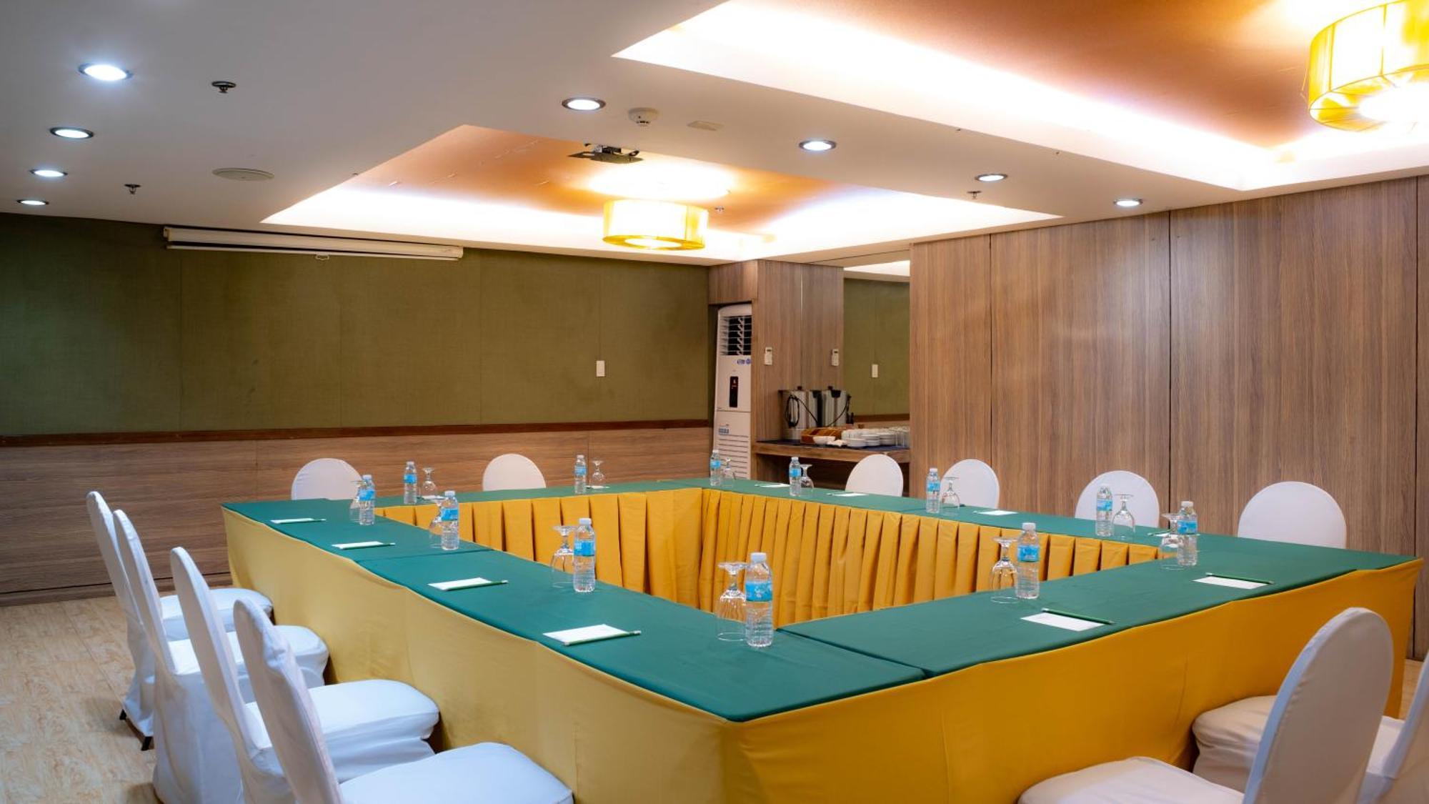 One Tagaytay Place Hotel Suites Official Account Tagaytay City Екстер'єр фото