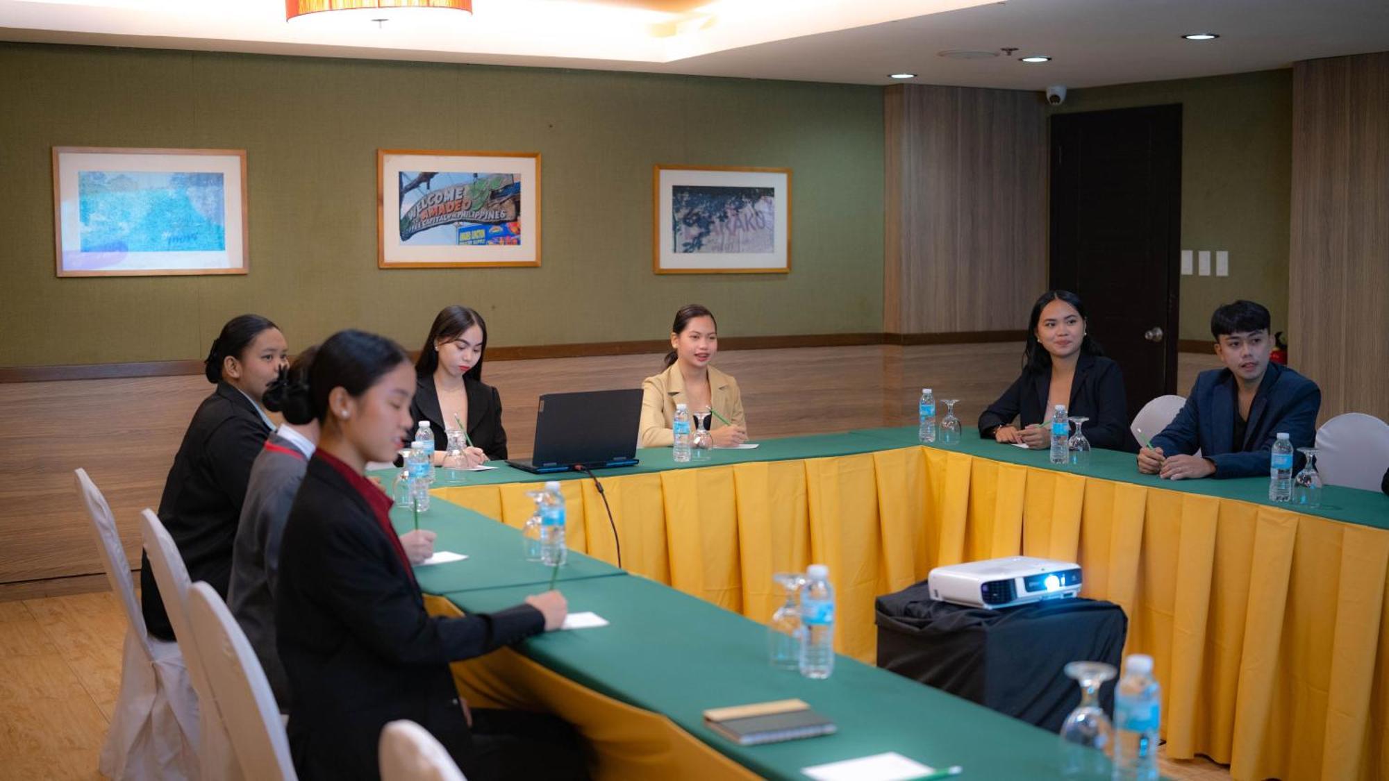 One Tagaytay Place Hotel Suites Official Account Tagaytay City Екстер'єр фото