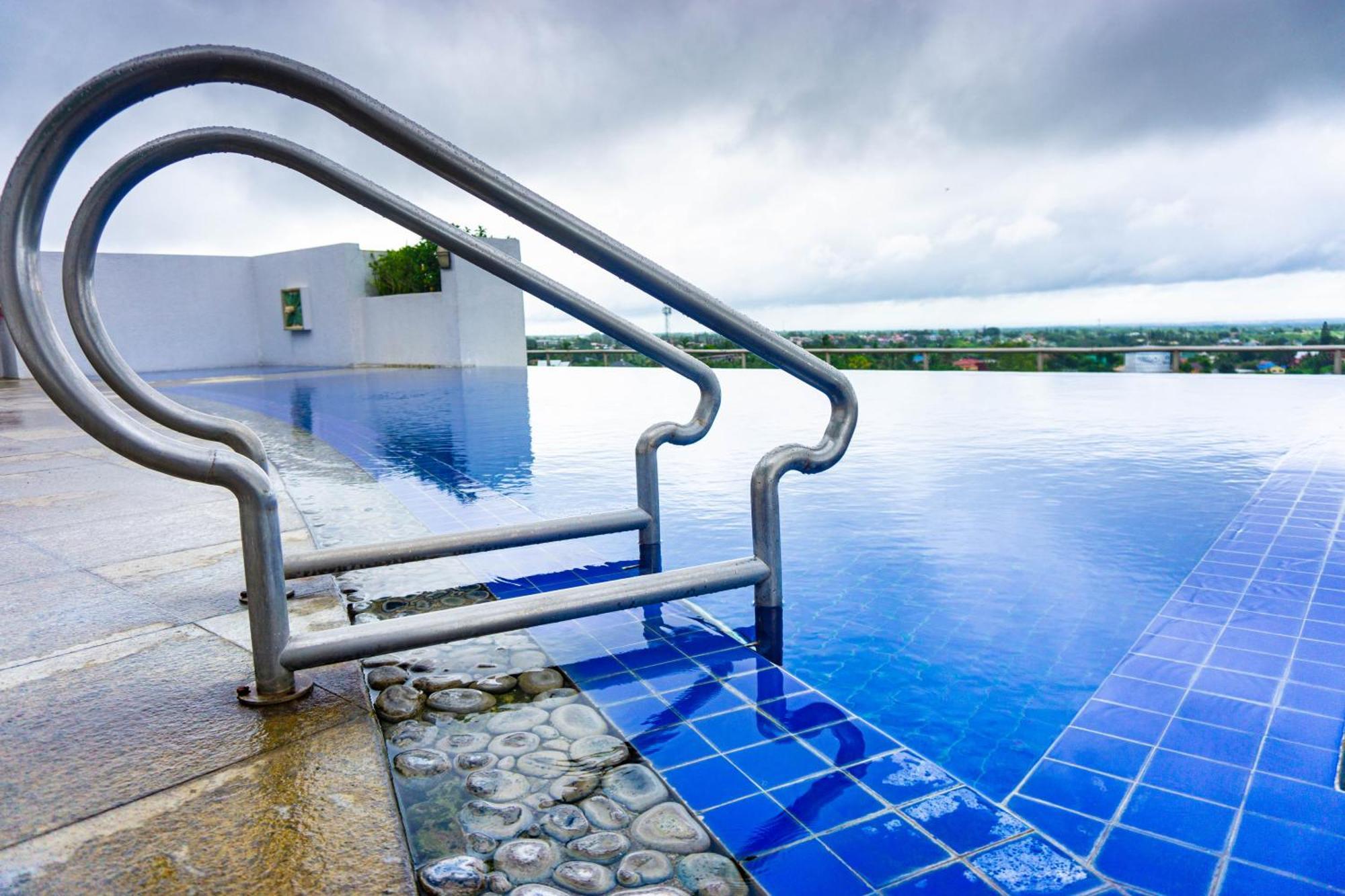 One Tagaytay Place Hotel Suites Official Account Tagaytay City Екстер'єр фото